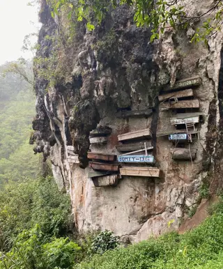Besuche die hängenden Särge in Sagada